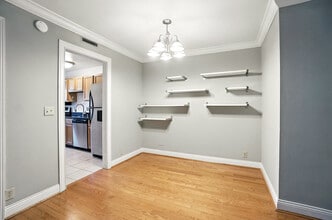 2270 Madison Rd, Unit 1B in Cincinnati, OH - Building Photo - Building Photo