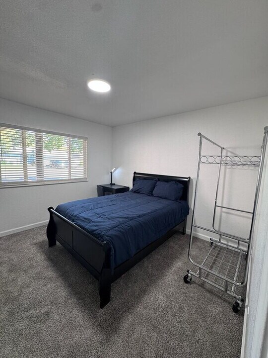 2445 Town Cir in Sacramento, CA - Building Photo