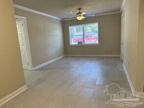 801 E Fairfield Dr in Pensacola, FL - Building Photo - Building Photo
