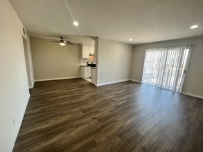 700 E Cedar Ave in Burbank, CA - Building Photo - Building Photo