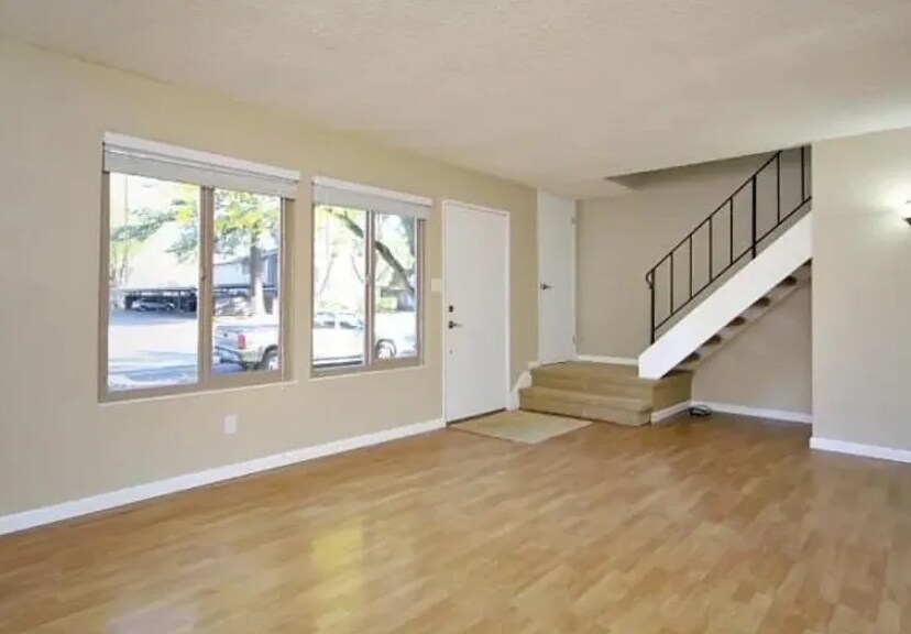 8868 La Riviera Dr, Unit C in Sacramento, CA - Building Photo