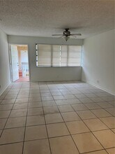 10208 Twin Lakes Dr, Unit 15-F in Coral Springs, FL - Building Photo - Building Photo