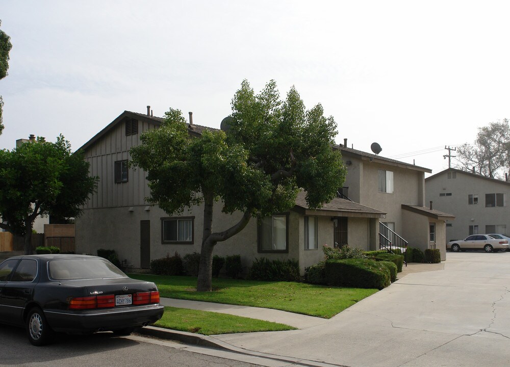 7792 10th St in Westminster, CA - Foto de edificio