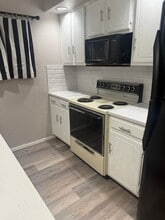 412 N Oakwood Rd in Enid, OK - Building Photo - Building Photo