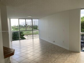 6995 NW 186th St, Unit E403 in Hialeah, FL - Foto de edificio - Building Photo