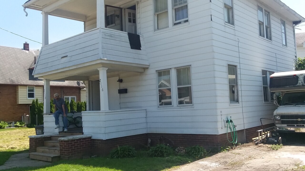 2118 Delence St in Toledo, OH - Building Photo