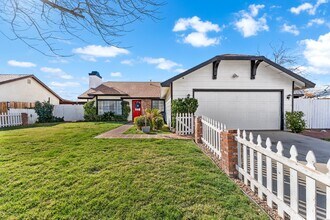 37925 Maureen St in Palmdale, CA - Building Photo - Building Photo