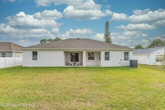 1717 Dalroy St NW in Palm Bay, FL - Foto de edificio - Building Photo