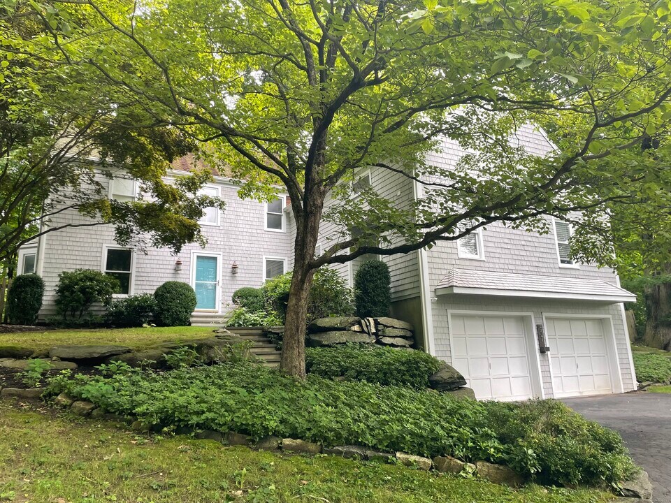 537 Westover Rd in Stamford, CT - Building Photo