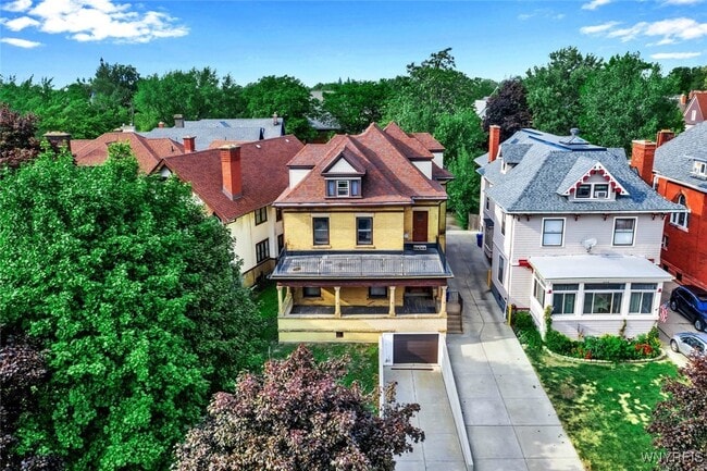 property at 522 W Ferry St