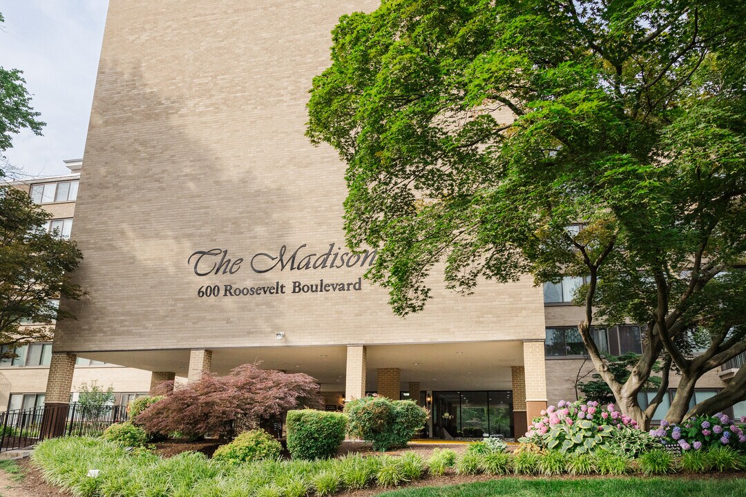 600 Roosevelt Blvd in Falls Church, VA - Building Photo