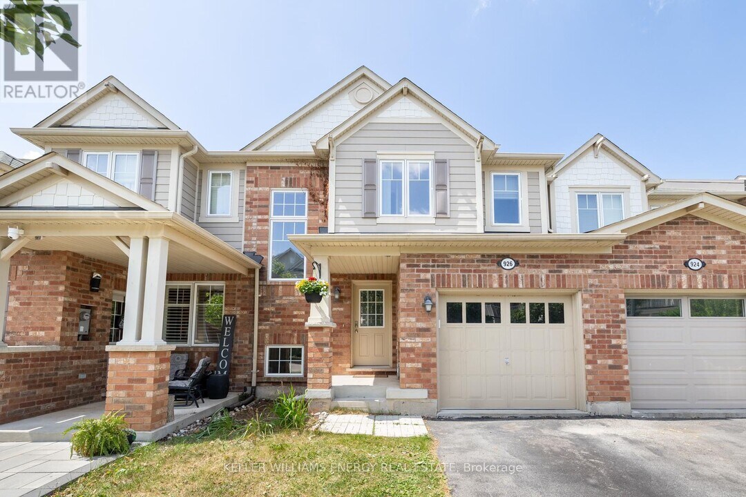 926 Burrows Gate in Milton, ON - Building Photo