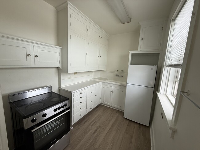 property at 16 N Broadway St