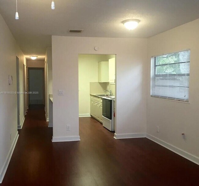 2941 NW 25th St in Fort Lauderdale, FL - Building Photo - Building Photo