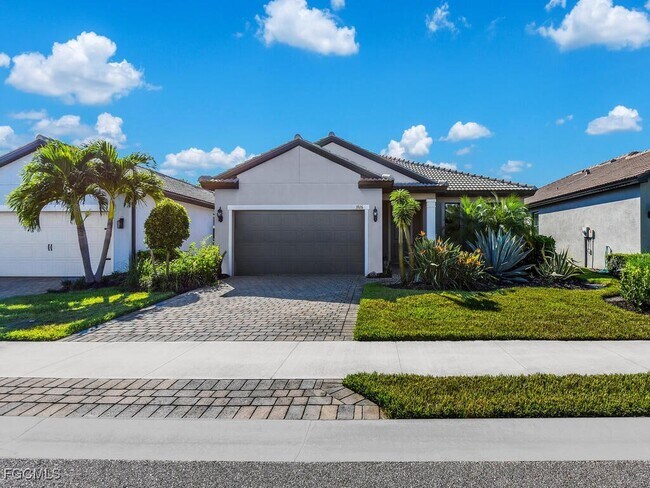 3926 Spotted Eagle Wy in Ft. Myers, FL - Building Photo - Building Photo