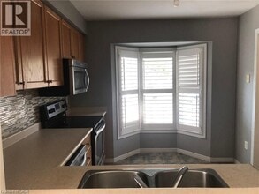 4200 Kilmer Dr in Burlington, ON - Building Photo - Building Photo