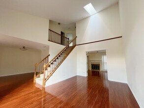 312 Spring Creek Cir in Schaumburg, IL - Building Photo - Building Photo