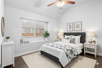 7704 Vista Mejor Dr in Austin, TX - Building Photo - Building Photo