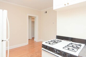 1108 W Wellington Ave in Chicago, IL - Foto de edificio - Building Photo