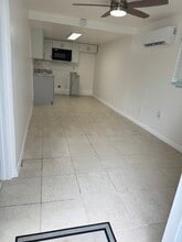 274 Bayberry Dr, Unit Downstairs in West Palm Beach, FL - Foto de edificio - Building Photo