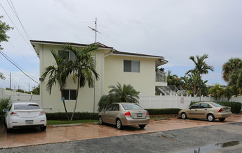 1492 Holly Heights Dr in Fort Lauderdale, FL - Building Photo - Building Photo