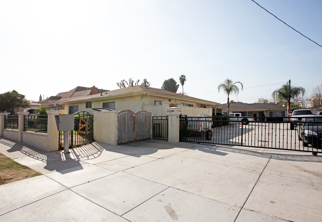 715-725 N Del Valle Ave in La Puente, CA - Building Photo