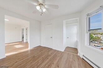 27 Monsignor Owens Pl in Nutley, NJ - Building Photo - Building Photo