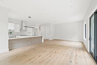 94 Thurston Rd in Newton, MA - Building Photo - Building Photo