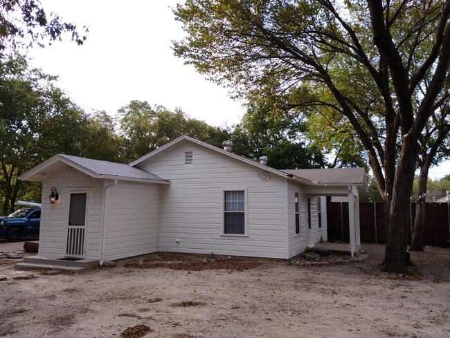 5412 Meandering Rd in River Oaks, TX - Building Photo - Building Photo