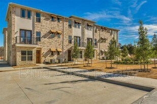 736 N Plano Rd in Richardson, TX - Building Photo