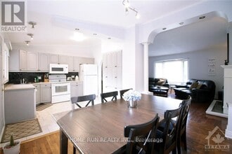 74 Seabrooke Dr in Ottawa, ON - Building Photo - Building Photo