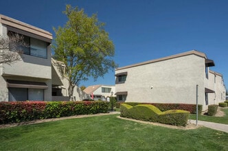 Victoria Apartments in Yuba City, CA - Foto de edificio - Building Photo
