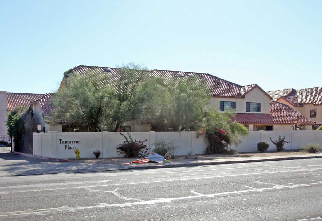 Tamarron Place in Mesa, AZ - Building Photo