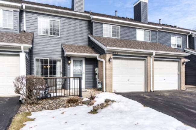 1810 Donegal Dr in Woodbury, MN - Building Photo - Building Photo