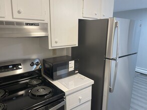 High Meadow in Ellington, CT - Building Photo - Building Photo