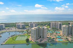 25 Bluebill Ave, Unit 25 bluebill ave unit 201 in Naples, FL - Building Photo