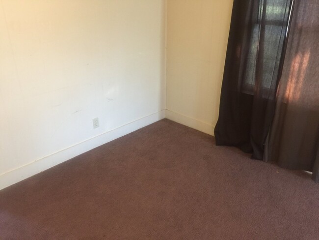 property at 620 W 24th St