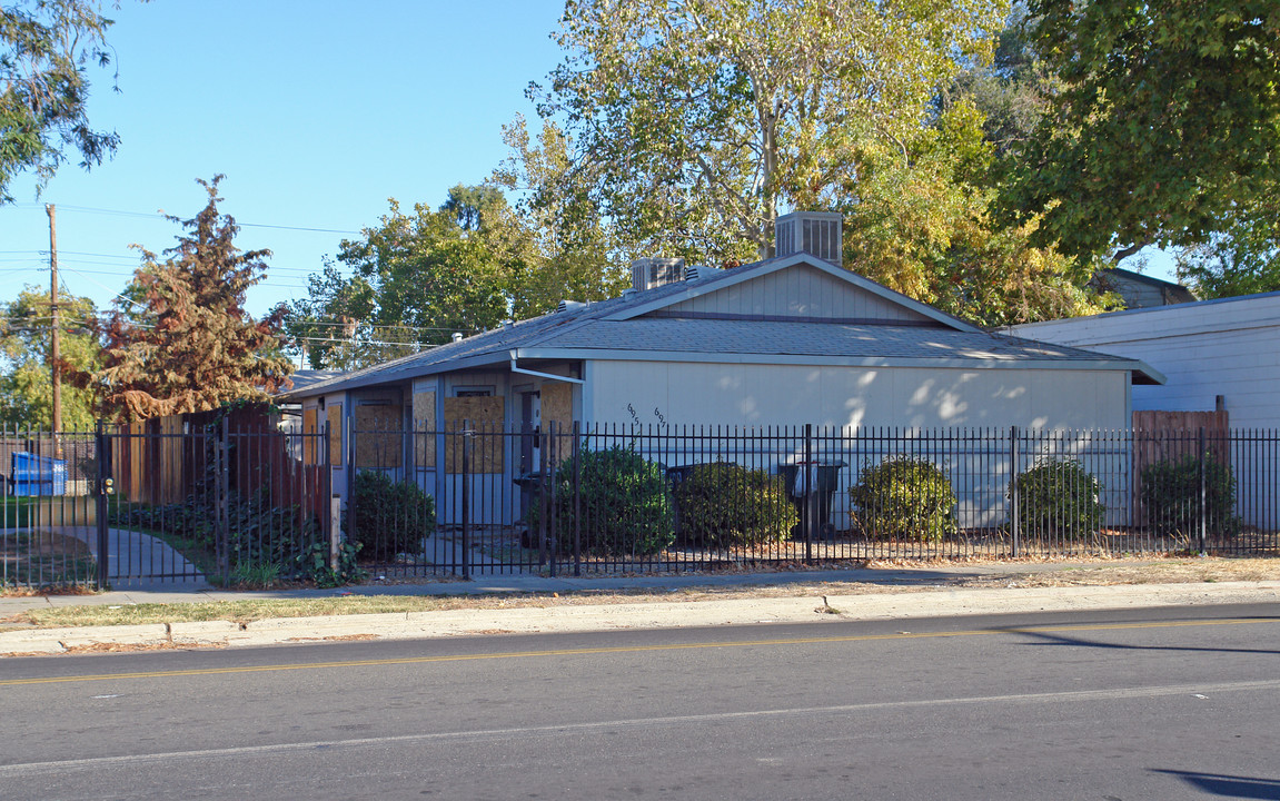 695-699 El Camino Ave in Sacramento, CA - Building Photo