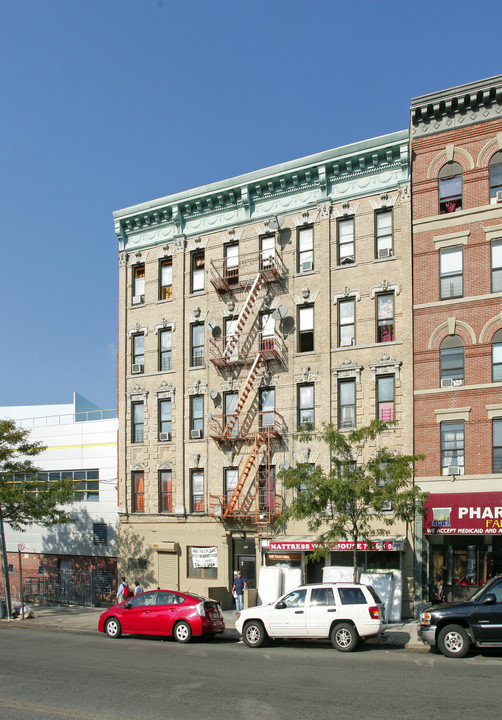 495 Claremont Pky in Bronx, NY - Building Photo