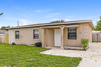 1207 NW 17th Ave in Fort Lauderdale, FL - Building Photo - Building Photo