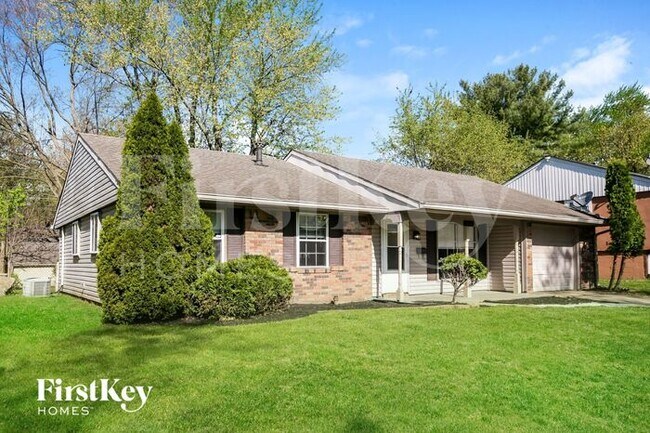 4044 Steinmetz Dr in Indianapolis, IN - Foto de edificio - Building Photo