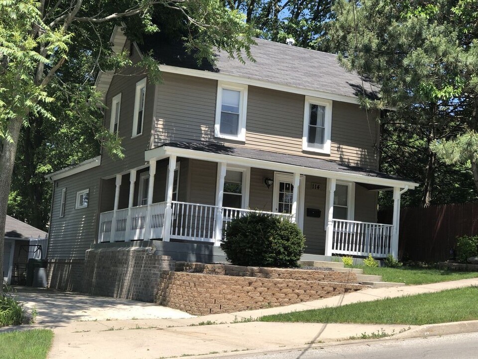 114 E 13th St in Lockport, IL - Foto de edificio