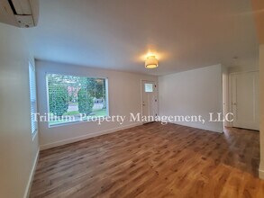 4835 N Willamette Blvd in Portland, OR - Building Photo - Building Photo