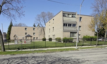 Northwood Apartments in Milwaukee, WI - Foto de edificio - Building Photo