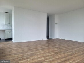 200 Locust St in Philadelphia, PA - Building Photo - Building Photo