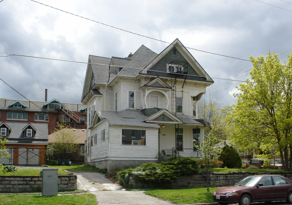 1827 W Riverside Ave in Spokane, WA - Foto de edificio