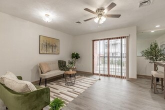 15 Ferry St in Everett, MA - Foto de edificio - Building Photo