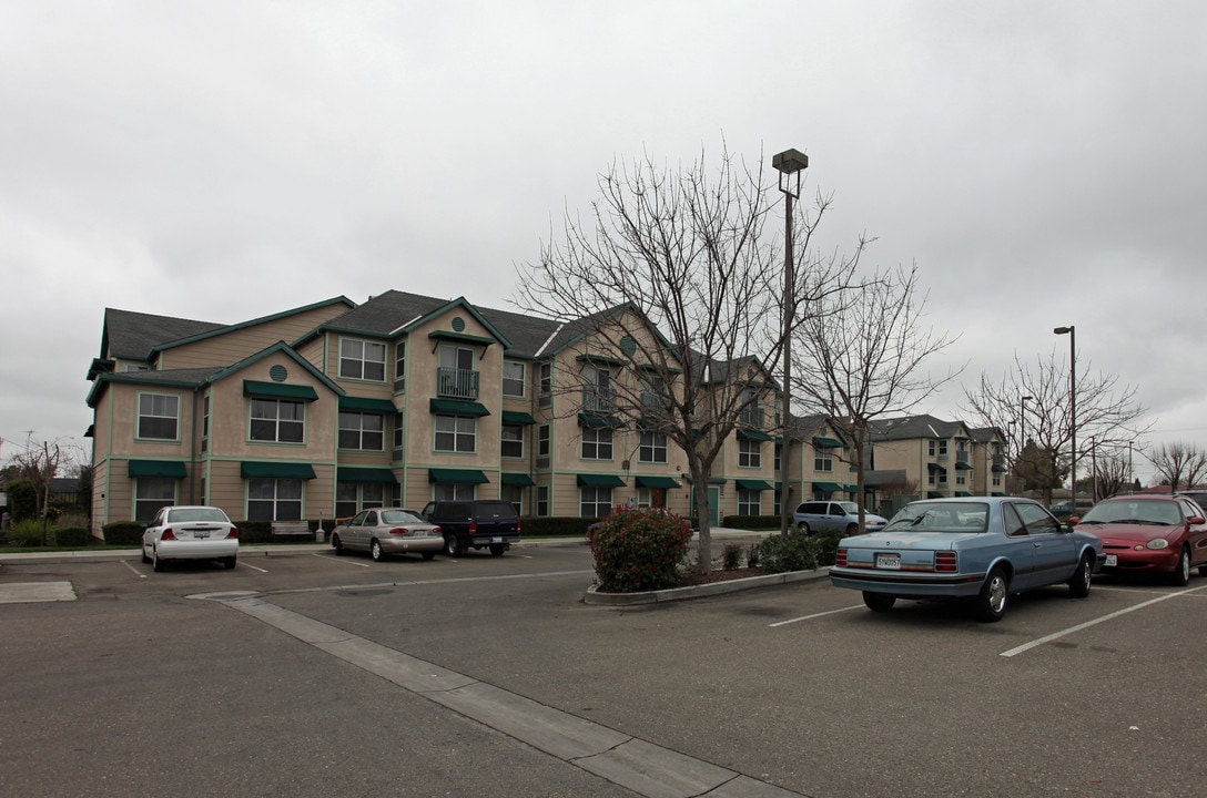 Turlock Silvercrest Senior Residence in Turlock, CA - Building Photo