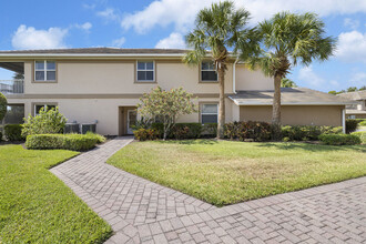 6821 Ascot Dr in Naples, FL - Building Photo - Building Photo