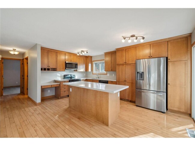 10561 102nd Pl N in Maple Grove, MN - Building Photo - Building Photo